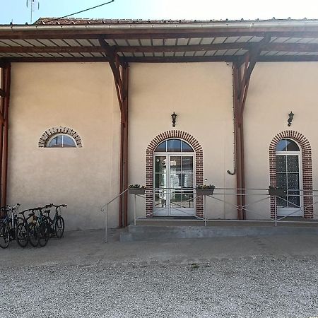 Chambre D'Hotes Le Domaine Des Hirondelles Champcenest Ngoại thất bức ảnh