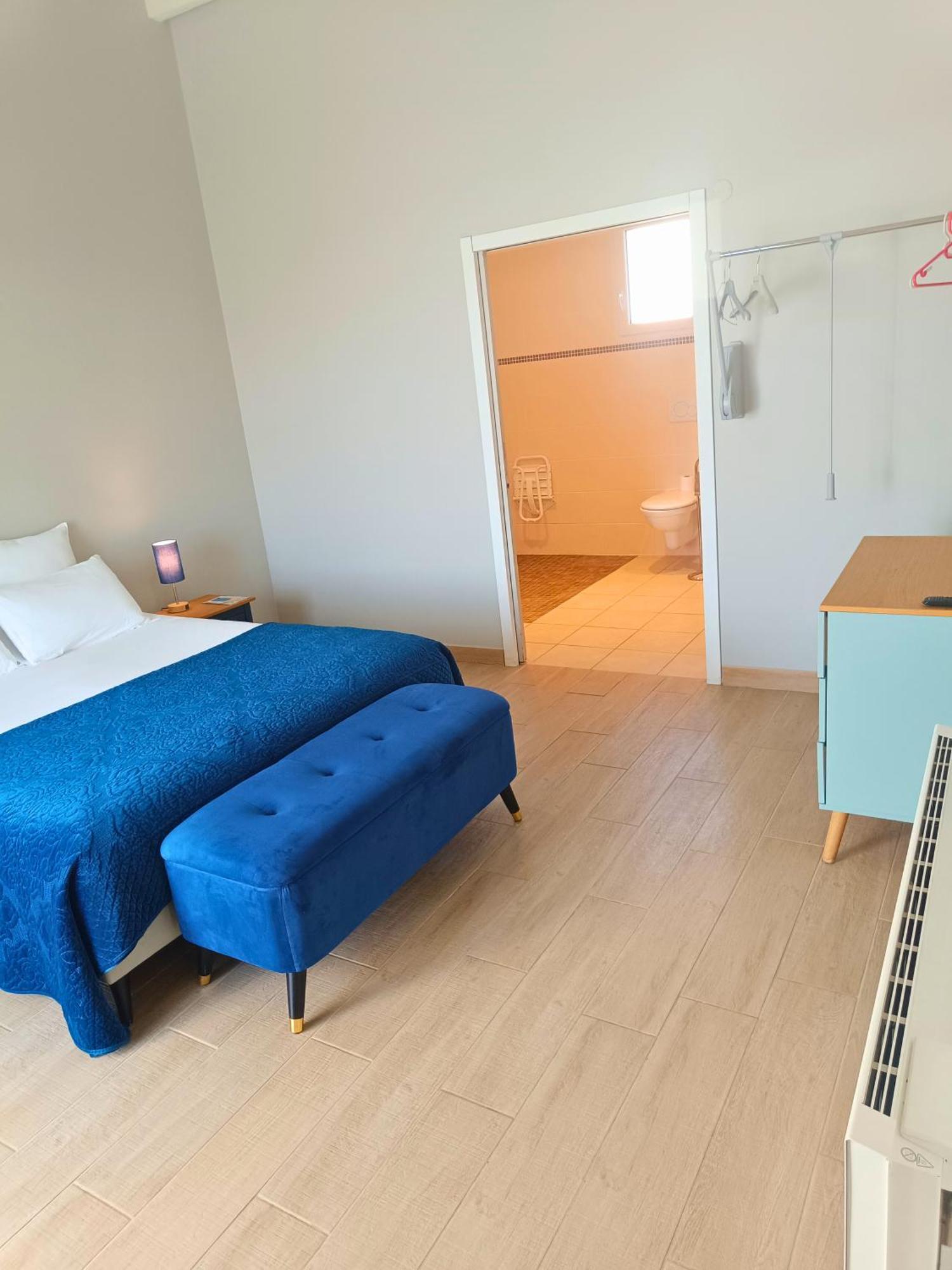 Chambre D'Hotes Le Domaine Des Hirondelles Champcenest Ngoại thất bức ảnh