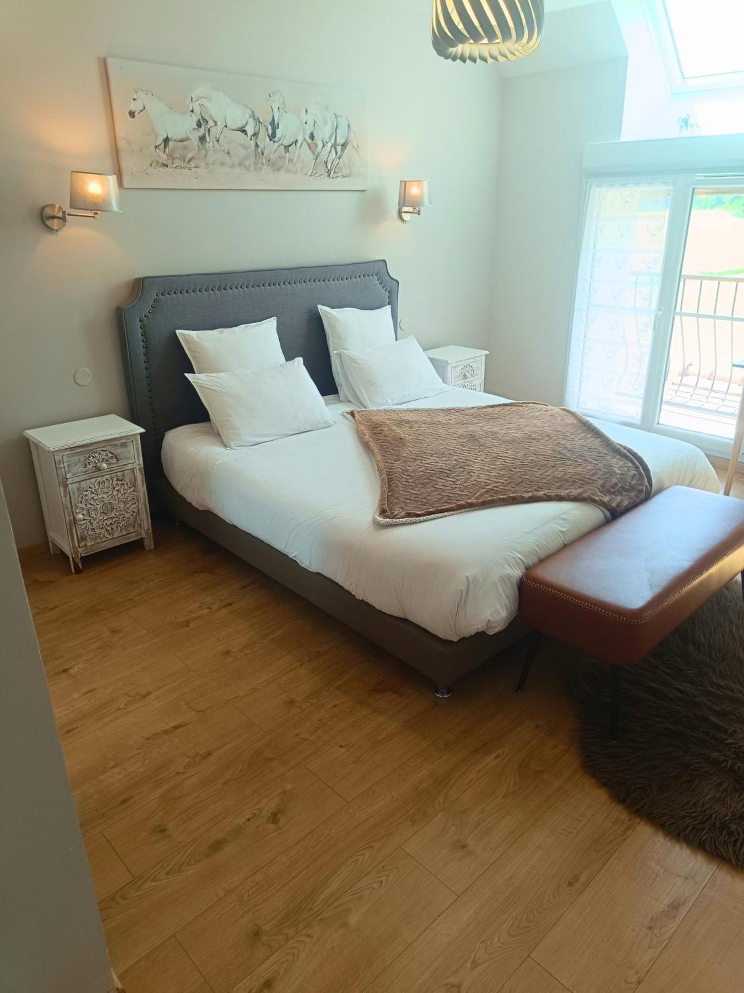 Chambre D'Hotes Le Domaine Des Hirondelles Champcenest Ngoại thất bức ảnh