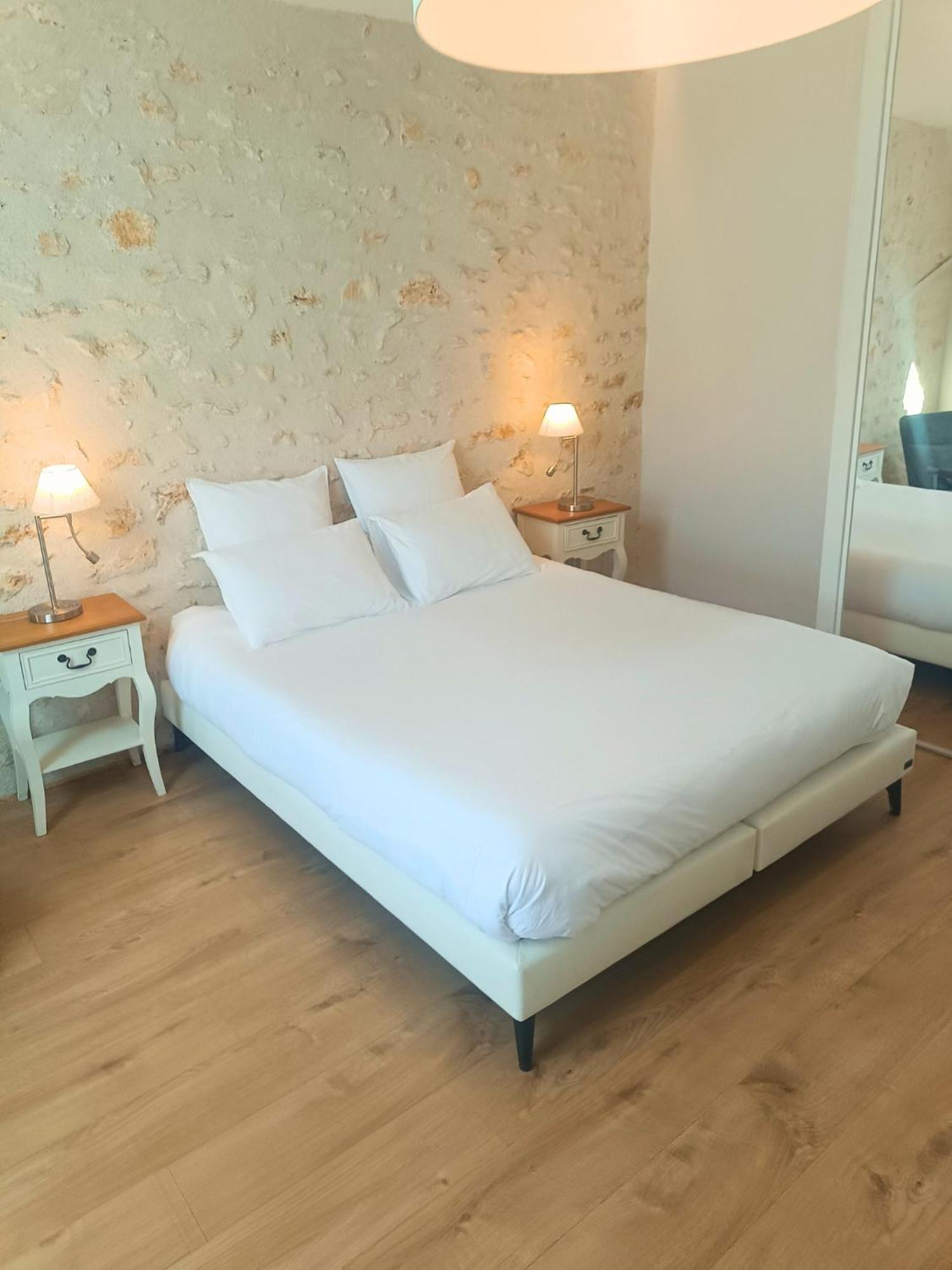 Chambre D'Hotes Le Domaine Des Hirondelles Champcenest Ngoại thất bức ảnh