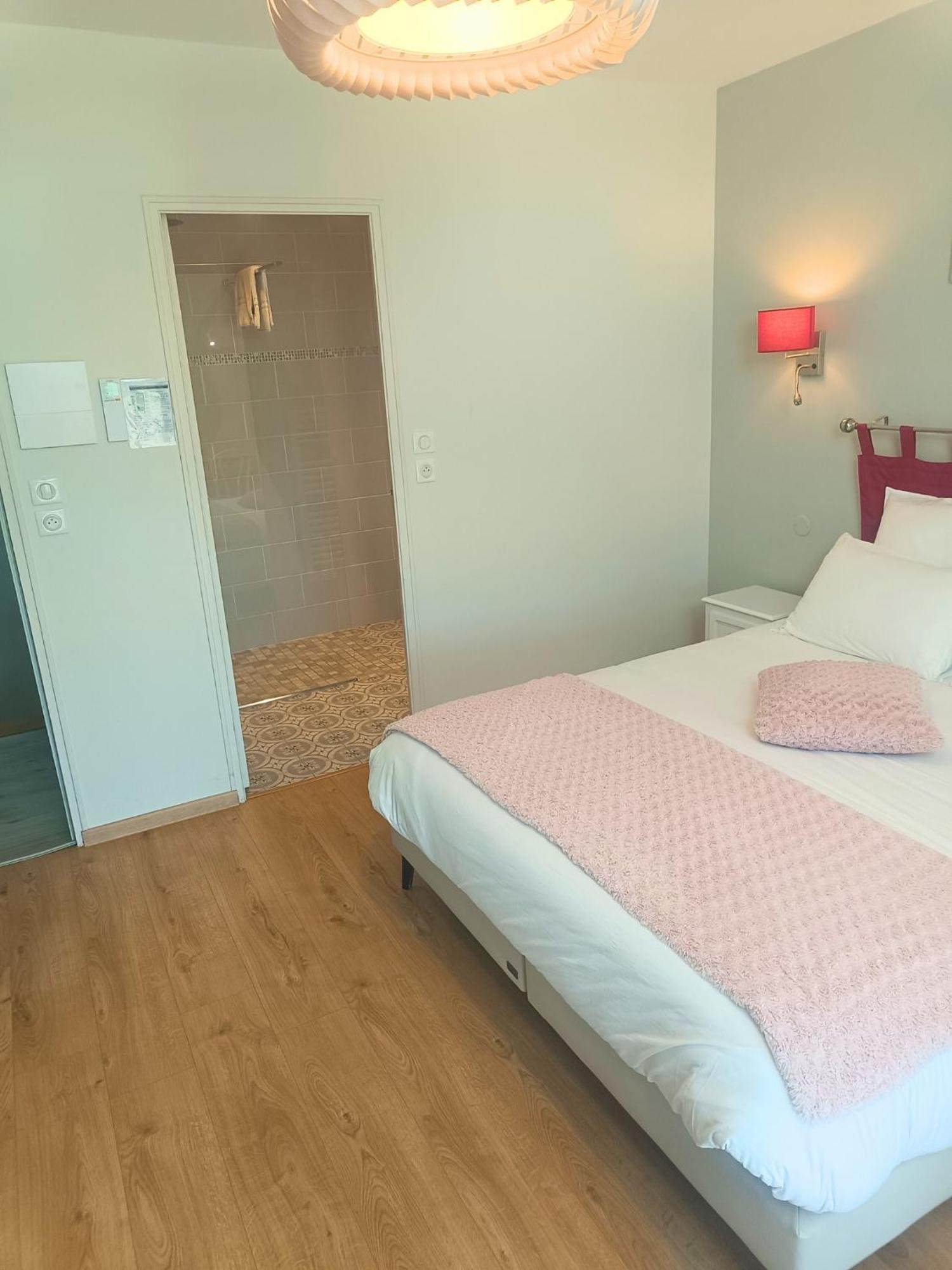 Chambre D'Hotes Le Domaine Des Hirondelles Champcenest Ngoại thất bức ảnh