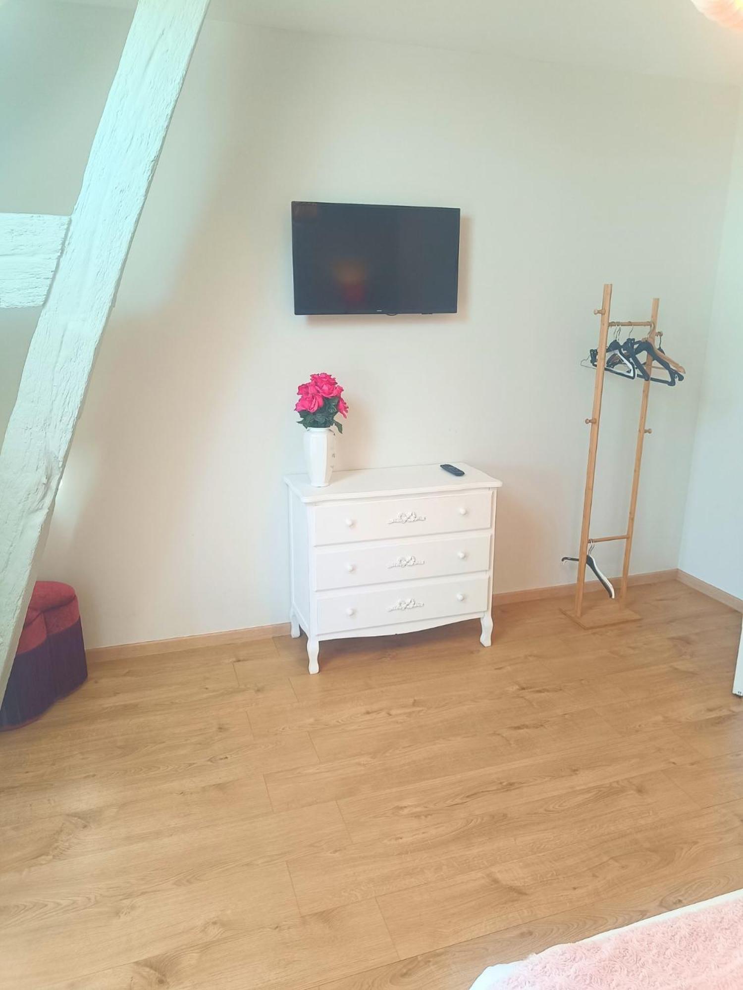 Chambre D'Hotes Le Domaine Des Hirondelles Champcenest Ngoại thất bức ảnh